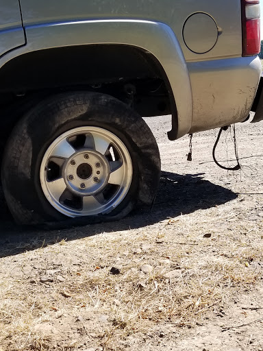 Tire Shop «Les Schwab Tire Center», reviews and photos, 1710 Monmouth St, Independence, OR 97351, USA
