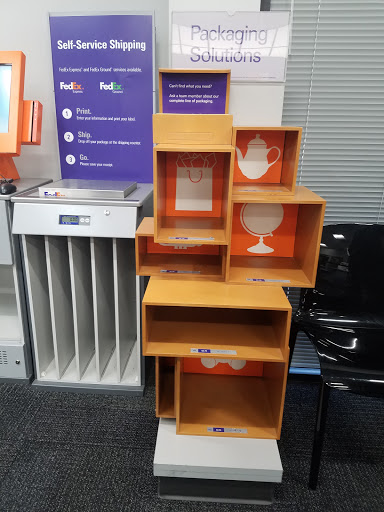 Shipping and Mailing Service «FedEx Ship Center», reviews and photos, 8210 S Hardy Dr, Tempe, AZ 85284, USA