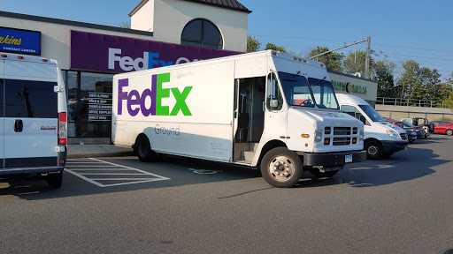 Print Shop «FedEx Office Print & Ship Center», reviews and photos, 1078 W Main St, Branford, CT 06405, USA
