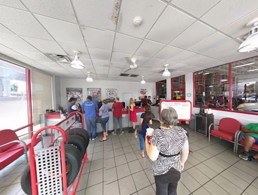 Tire Shop «Discount Tire Store», reviews and photos, 8219 Research Blvd, Austin, TX 78758, USA