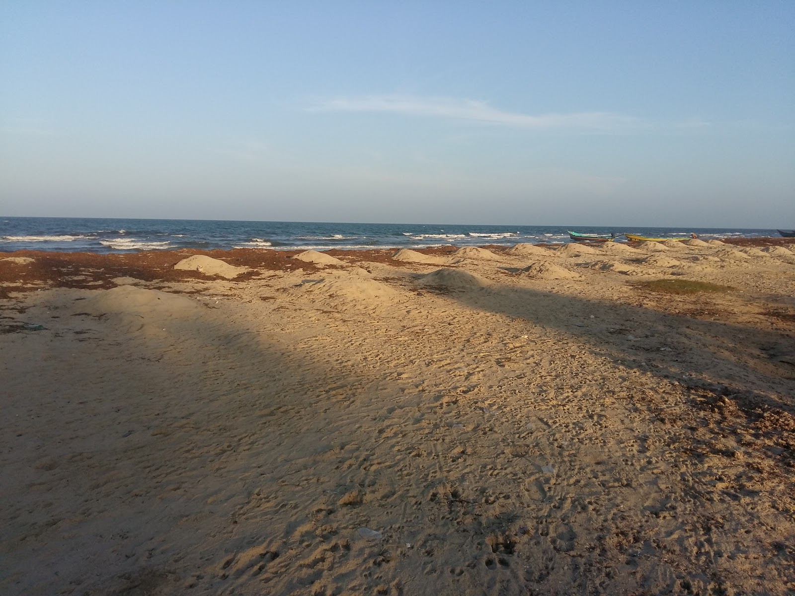 Foto de Pudhuvalasai Beach con parcialmente limpio nivel de limpieza