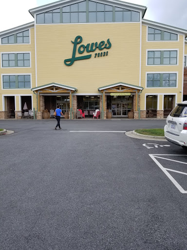 Grocery Store «Lowes Foods», reviews and photos, 1581 New Garden Rd, Greensboro, NC 27410, USA