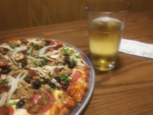 Pizza Restaurant «Round Table Pizza», reviews and photos, 292 S State St, Ukiah, CA 95482, USA