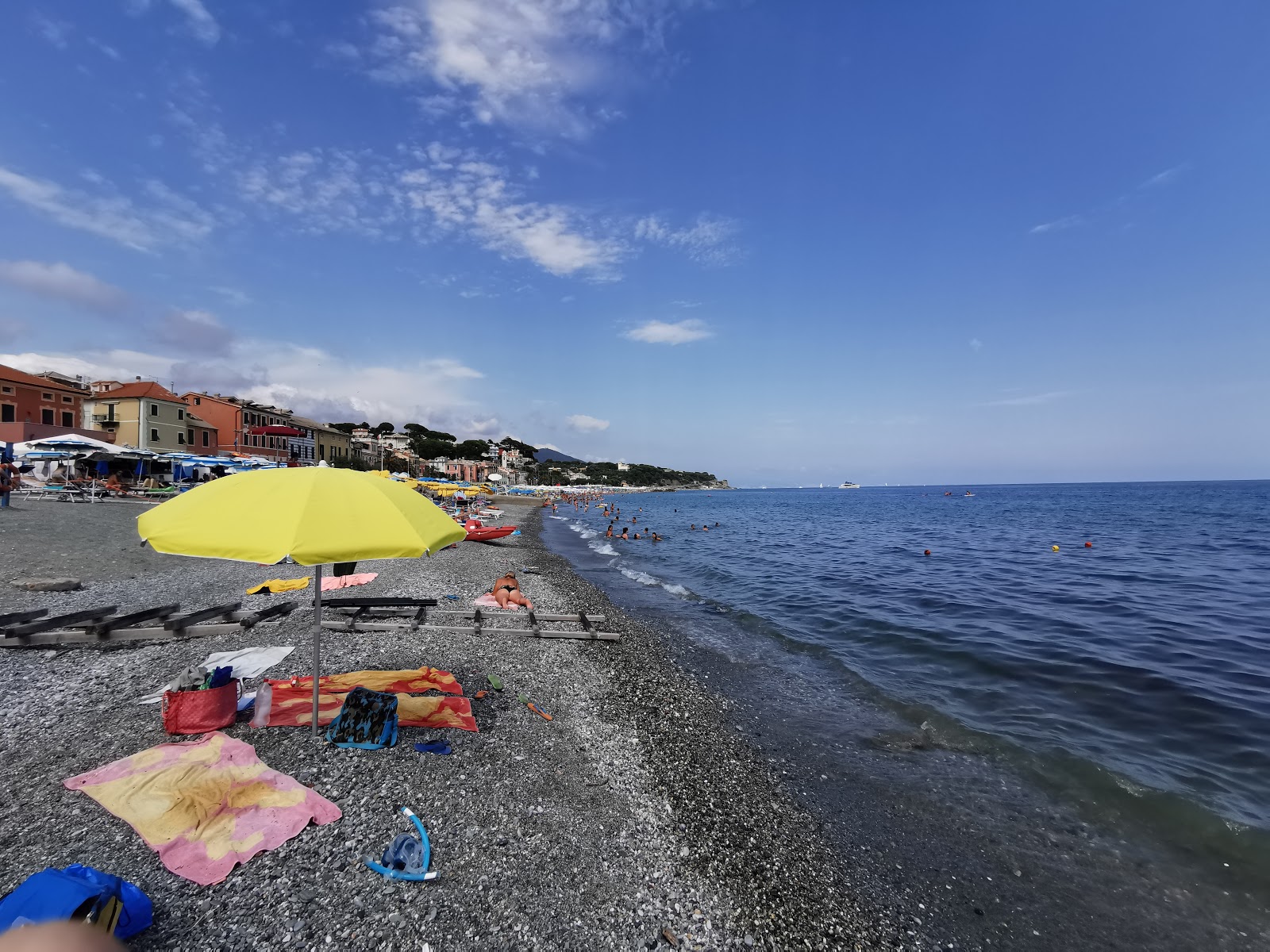 Foto de Spiaggia Celle con agua cristalina superficie