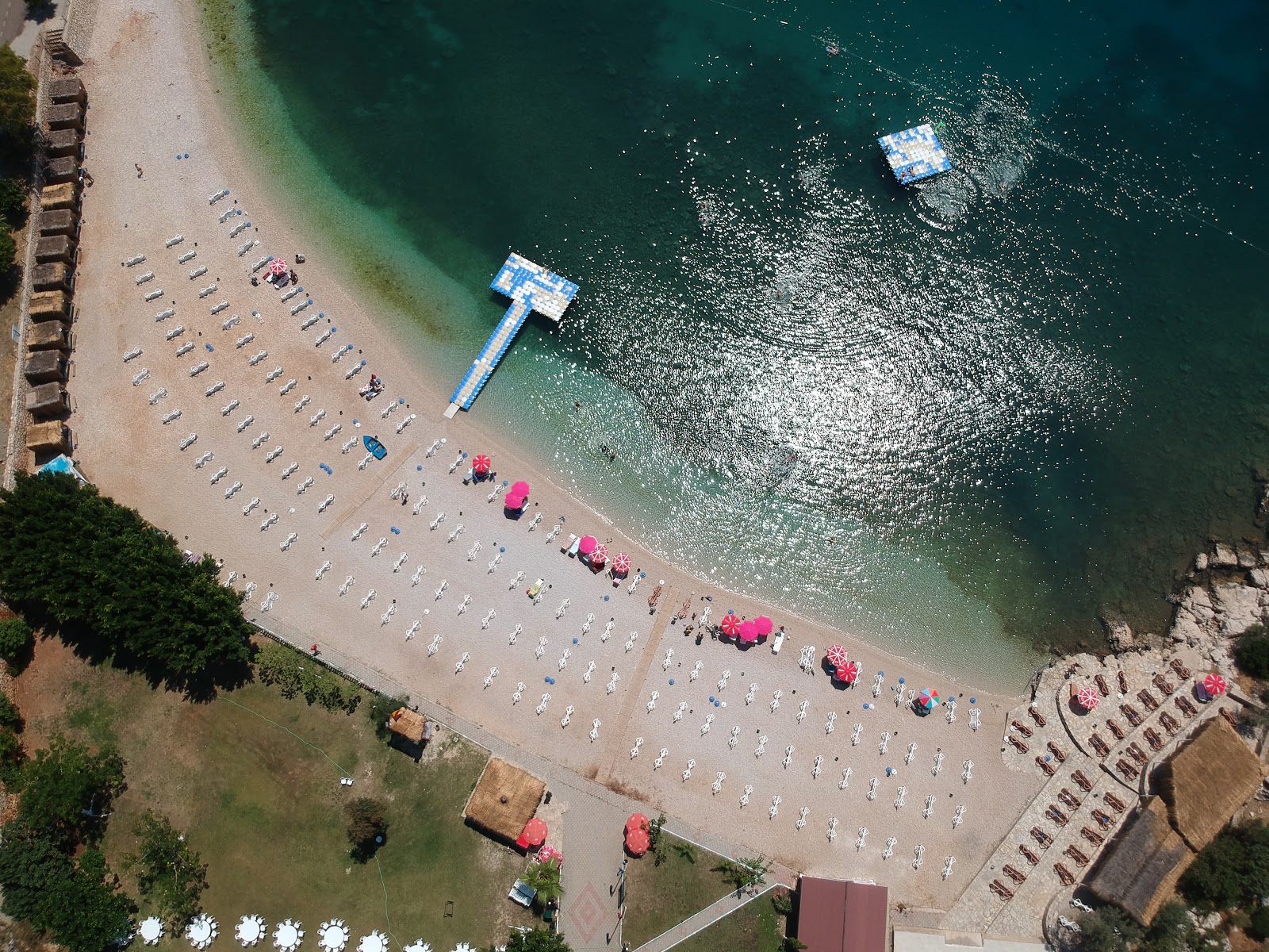 Fotografie cu Aksagerme Beach cu mic golf