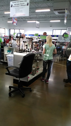 Thrift Store «Goodwill Retail Store of Springfield – Chestnut Crossing», reviews and photos, 425 S Western Ave, Springfield, MO 65802, USA