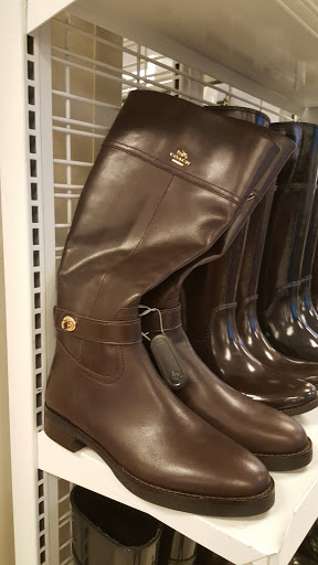 Stores to buy women's white boots Philadelphia