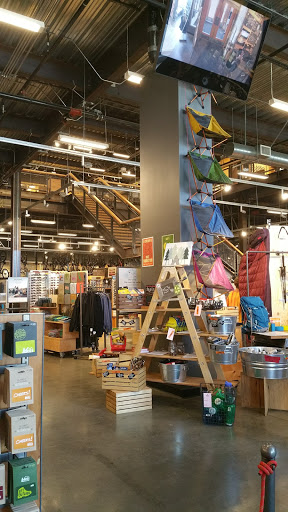 Camping Store «REI», reviews and photos, 6220 Topanga Canyon Blvd, Woodland Hills, CA 91367, USA