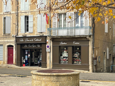 Tabac Presse de la Cathédrale Maison de la Presse -Papeterie Carterie Librairie à Lectoure