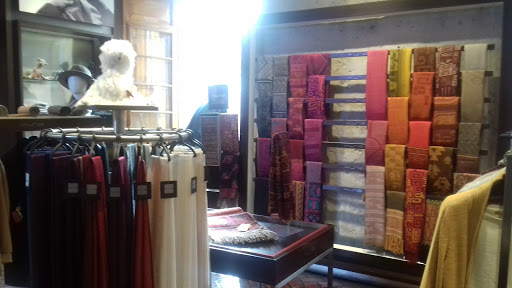 Tiendas para comprar ropa amazona mujer Arequipa