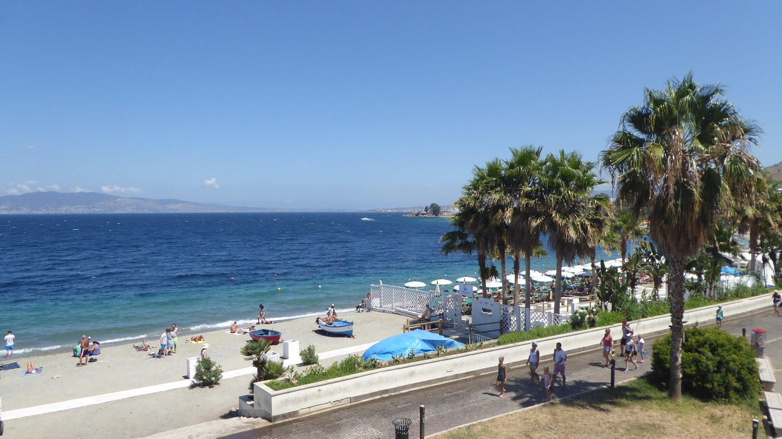 Reggio Calabria beach'in fotoğrafı geniş plaj ile birlikte