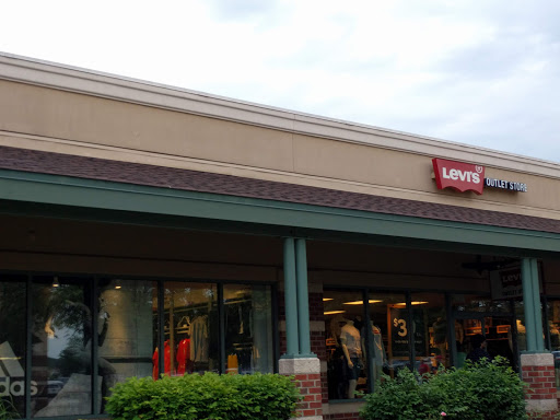 Shopping Mall «Grove City Premium Outlets», reviews and photos, 1911 Leesburg Grove City Rd, Grove City, PA 16127, USA