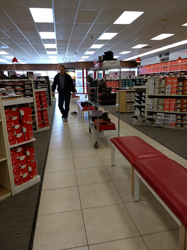 Shoe Store «Famous Footwear», reviews and photos, 211 NE Englewood Rd, Kansas City, MO 64118, USA