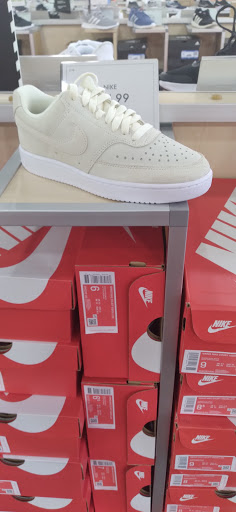 Shoe Store «DSW Designer Shoe Warehouse», reviews and photos, 2426 Lincoln Hwy, Langhorne, PA 19047, USA