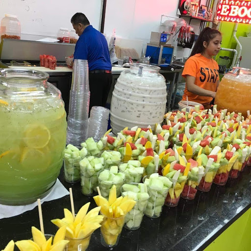 Flea Market «Fox Valley Flea Market», reviews and photos, 840 N State St, Elgin, IL 60123, USA