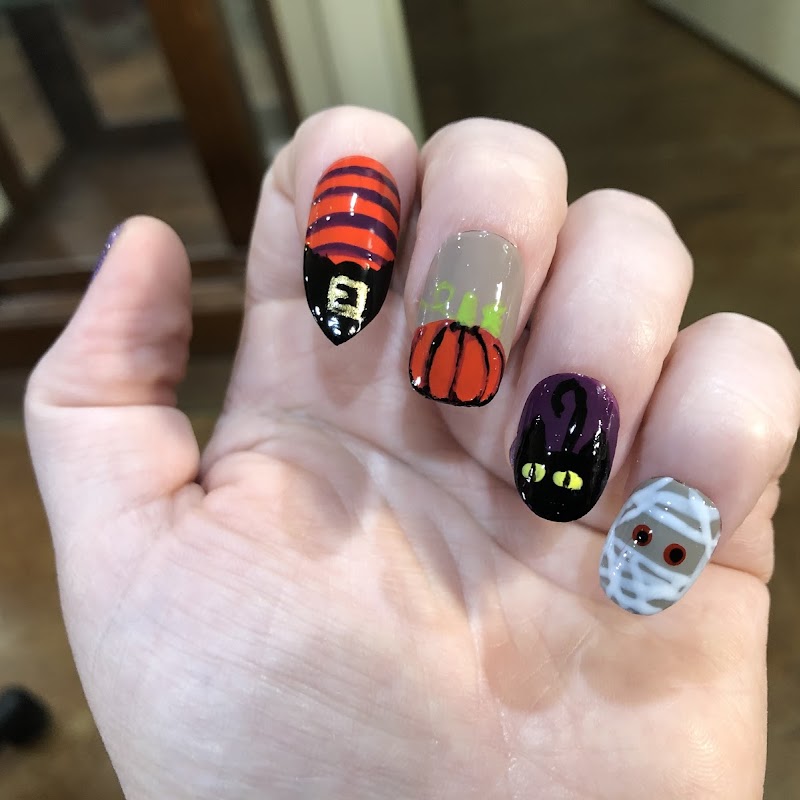 Polished Nails by Elisa
