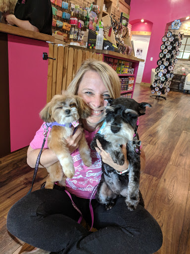 Pet Groomer «Woof Gang Bakery Rockwall», reviews and photos, 832 Steger Towne Rd, Rockwall, TX 75032, USA