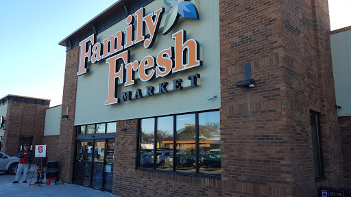 Family Fresh Market, 110 W 4th St, New Richmond, WI 54017, USA, 