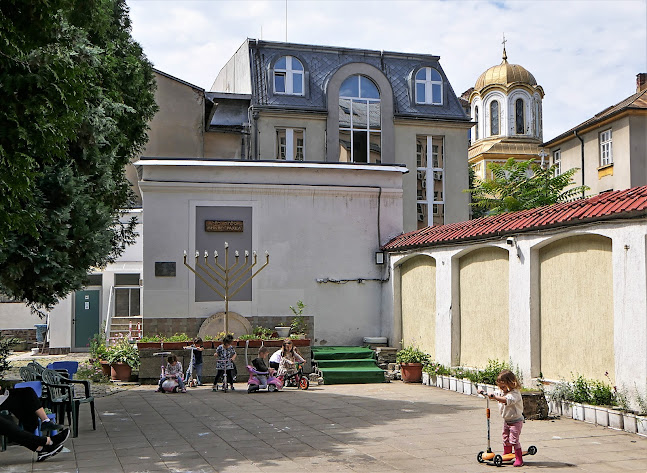 Румънска Православна Църква Света Троица в София - църква