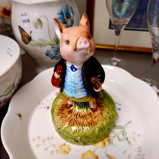 Thrift Store «Beverly Bootstraps Thrift Shop», reviews and photos