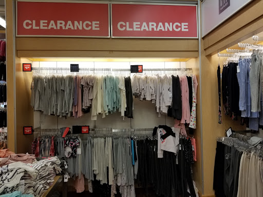 Clothing Store «Gap Factory Store», reviews and photos, 820 W Stacy Rd, Allen, TX 75013, USA