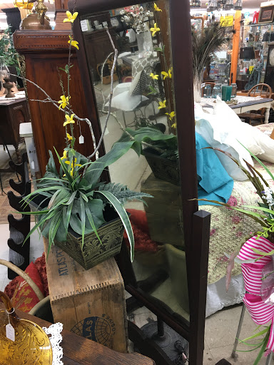 Antique Store «Finders Keepers Market», reviews and photos, 1303 C St, Floresville, TX 78114, USA