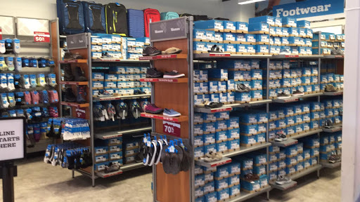 Sportswear Store «Columbia Sportswear at Tanger Outlets», reviews and photos, 455 Tanger Dr, Williamsburg, IA 52361, USA