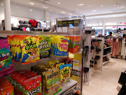 Shopping Mall «Woodburn Premium Outlets», reviews and photos, 1001 N Arney Rd, Woodburn, OR 97071, USA