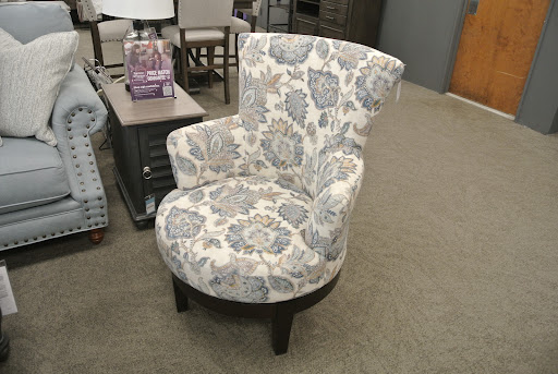 Furniture Store «Raymour & Flanigan Furniture and Mattress Store», reviews and photos, 275 Glen Cove Rd, Carle Place, NY 11514, USA