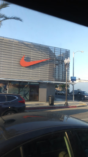 Sportswear Store «Nike East Los Angeles», reviews and photos, 4585 Whittier Blvd, East Los Angeles, CA 90022, USA