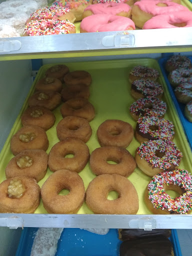 Donut Shop «Dixie Cream Donuts», reviews and photos, 1364 SW Bayshore Blvd, Port St Lucie, FL 34983, USA