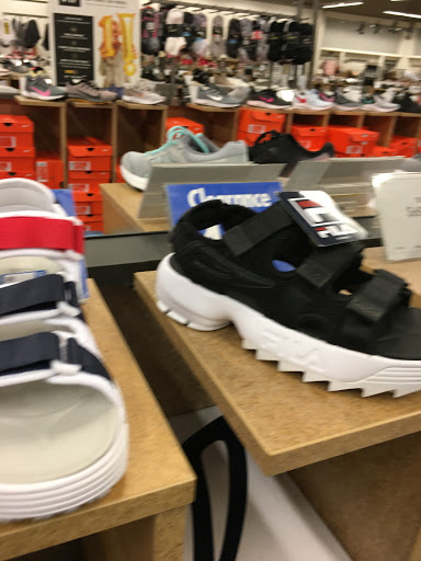 Shoe Store «DSW Designer Shoe Warehouse», reviews and photos, 7616 Farm to Market 1960 Rd W, Houston, TX 77069, USA