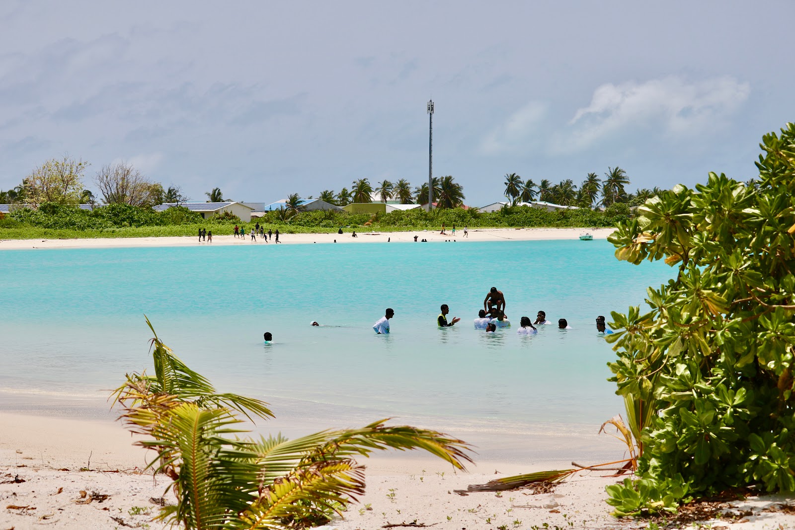 Photo de Dhidhoo beach zone des équipements