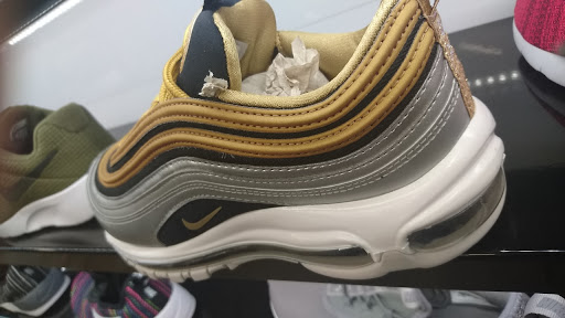 Shoe Store «Shoe Palace», reviews and photos, 8155 Camino Arroyo #13, Gilroy, CA 95020, USA