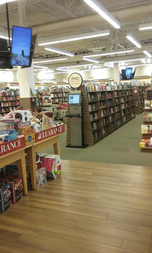 Book Store «Barnes & Noble Booksellers El Paso/Fountains at Farah», reviews and photos, 8889 Gateway Blvd W #120, El Paso, TX 79925, USA
