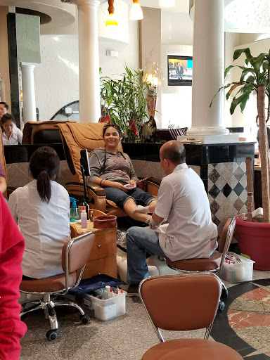 Shopping Mall «Shops at Vineyard Village», reviews and photos, 2800 Texas 121 Business, Euless, TX 76039, USA