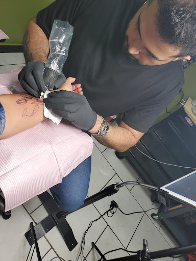 Tattoo Shop «Phat Boys Tattoos & Body Piercings», reviews and photos, 6640 Southwest Fwy A, Houston, TX 77074, USA