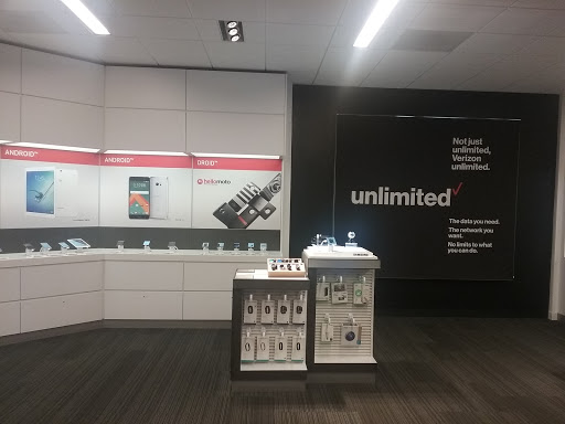 Cell Phone Store «Verizon», reviews and photos, 5700 100th St SW Ste 310, Lakewood, WA 98499, USA