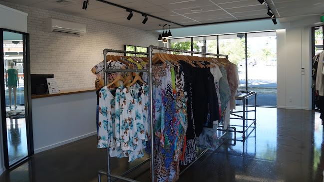 Reviews of Mirror Mirror Boutique in Hanmer Springs - Clothing store