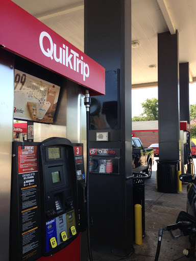 Gas Station «QuikTrip», reviews and photos, 2805 NE Green Oaks Blvd, Grand Prairie, TX 75050, USA