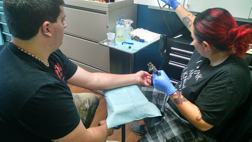 Tattoo Shop «Old Town Tattoo», reviews and photos, 203 N Hamilton St, Saginaw, MI 48602, USA