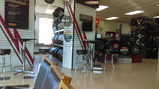 Tire Shop «Les Schwab Tire Center», reviews and photos, 1710 Monmouth St, Independence, OR 97351, USA