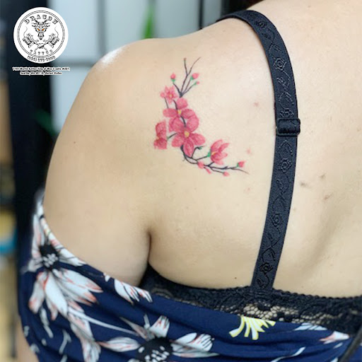 Explore female half sleeve tattoo ideas, creative tattoo ideas in Seattle, available at Dragon Tattoo