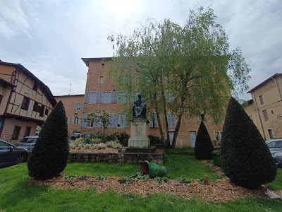 Statue de Saint Vincent de Paul à Châtillon-sur-Chalaronne