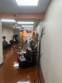 Ebony Queen III Beauty Salon - Photo 3 - Car repair in Milwaukee, WI, Milwaukee