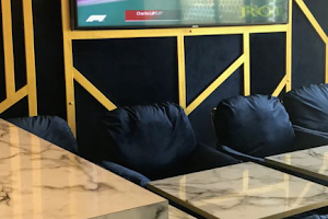Le First Lounge image