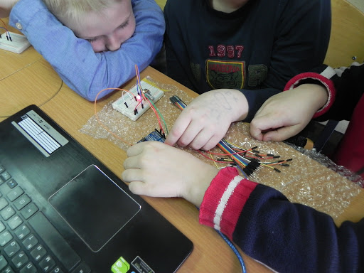 Гарантия Знаний - курсы Робототехники, Программирования и Химии для детей в Москве