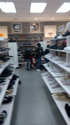 Tiendas para comprar sandalias pitillos mujer Quito