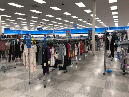 Clothing Store «Ross Dress for Less», reviews and photos, 701 N Milwaukee Ave, Vernon Hills, IL 60061, USA