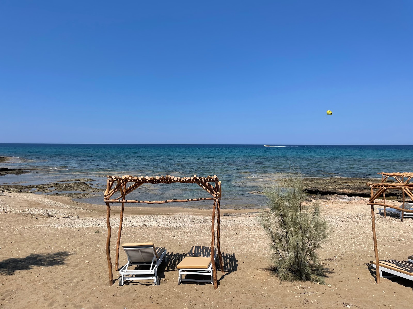 Potami Beach的照片 带有一条直的海岸线